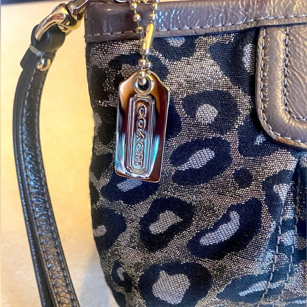 COACH Madison Ocelot Gray Silver Black Wristlet, EUC